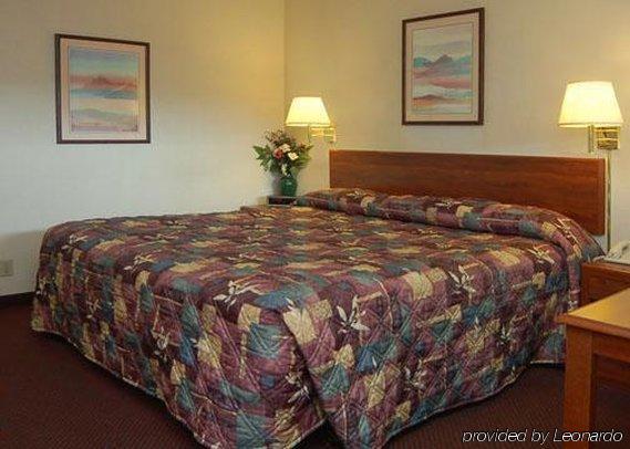 American Inn Motel Pratt Экстерьер фото