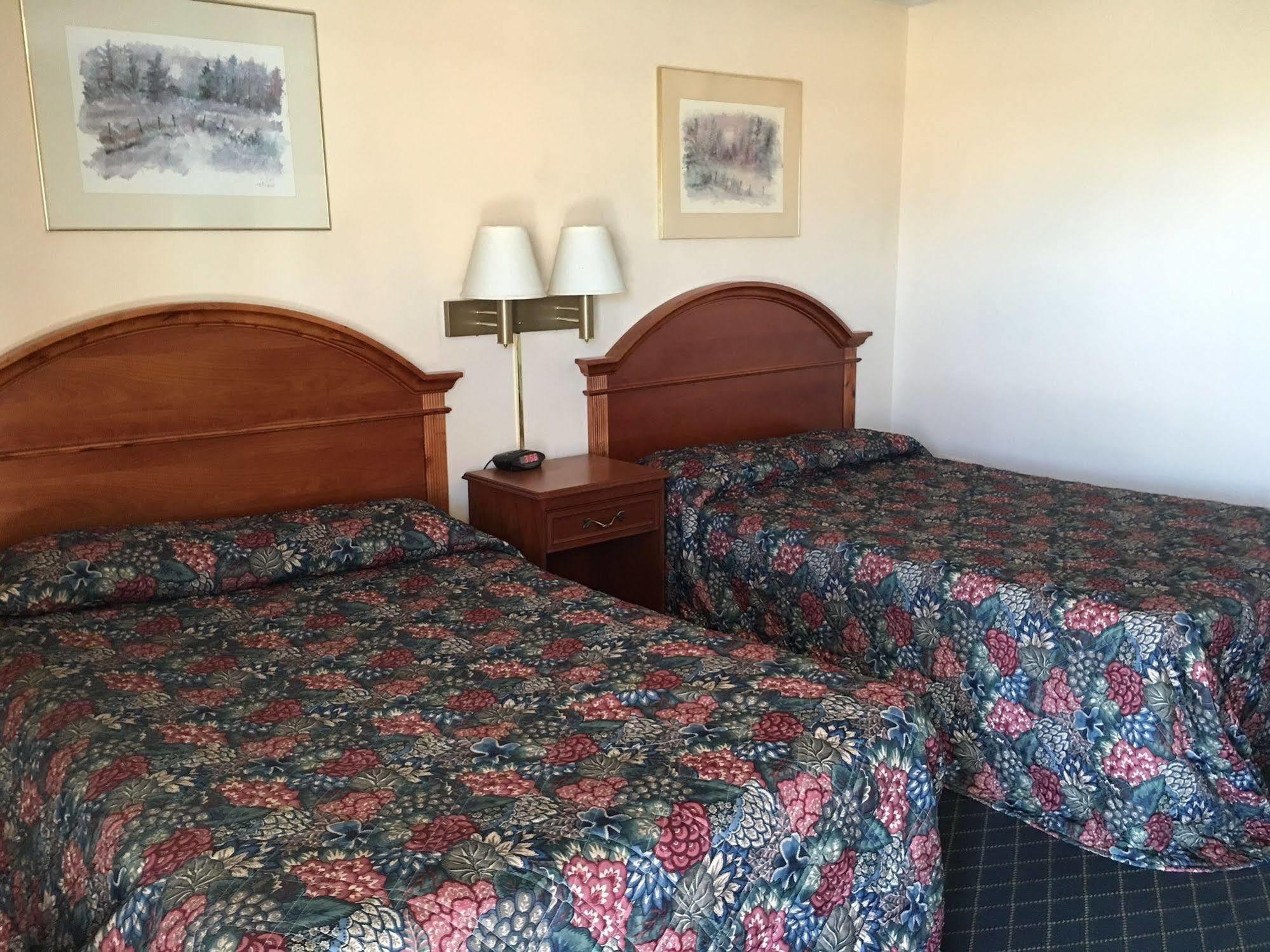 American Inn Motel Pratt Экстерьер фото